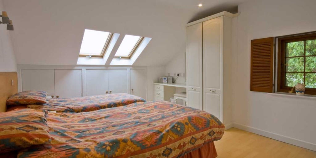 La Pointe Farm - Guernsey Self Catering - Cobo Apartment - Twin Room