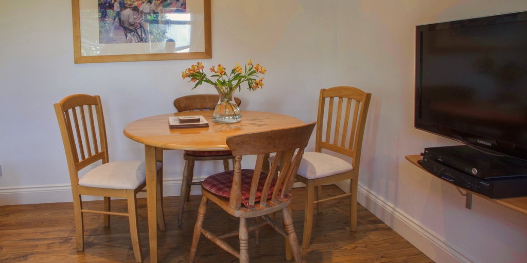 La Pointe Farm - Guernsey Self Catering - The Wing - Dining Area